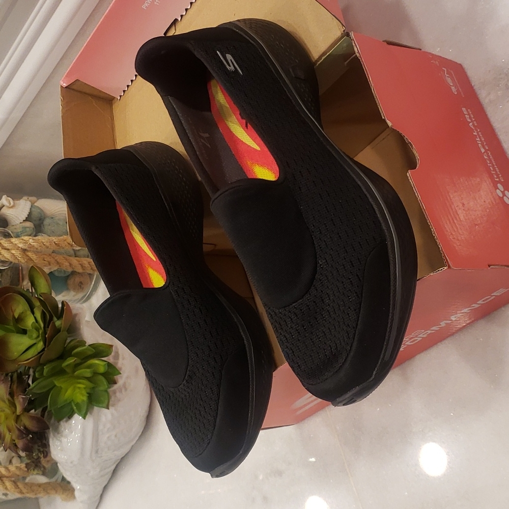 Skechers Go Walk  slip on tennis shoes